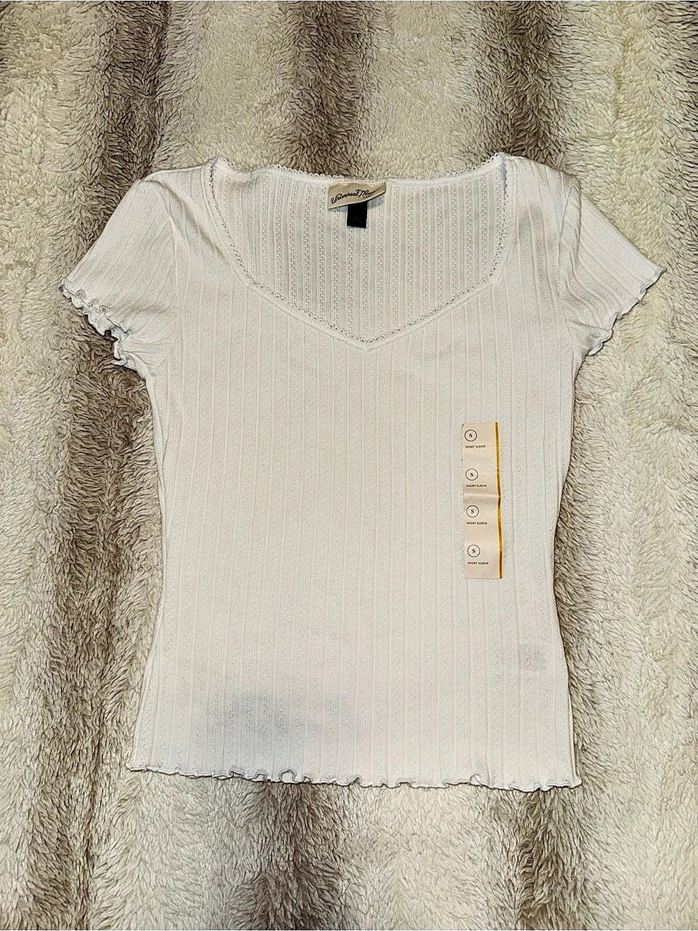 Universal Thread Ivory Ribbed Scalloped Trim V-Neck Top